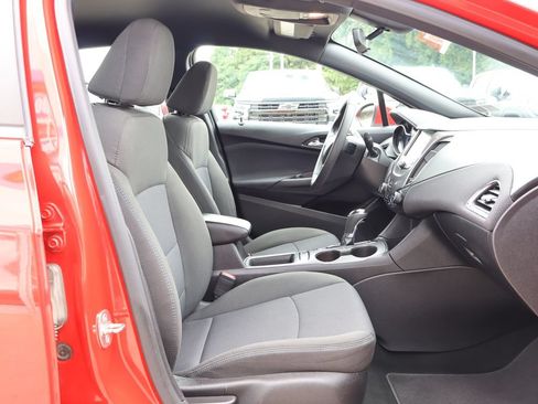 Used 2017 Chevrolet Cruze LT w/ Convenience Package FWD image 32