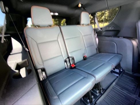 Used 2025 GMC Yukon XL AT4 w/ AT4 Premium Package AWD/4WD image 27
