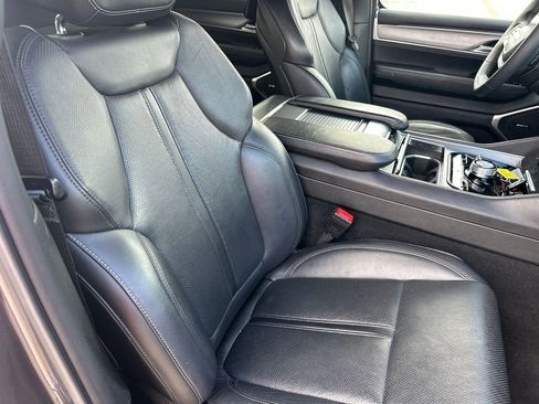 Used 2023 Jeep Wagoneer Series II image 12