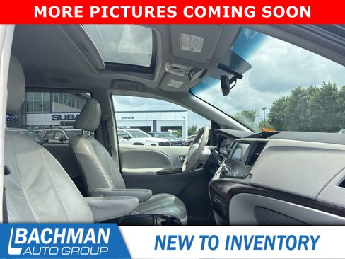 Used 2011 Toyota Sienna XLE FWD image 4