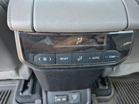 Used 2023 Toyota Highlander Limited AWD/4WD image 18