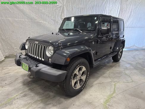 Used 2016 Jeep Wrangler Unlimited Sahara w/ Connectivity Group AWD/4WD image 1