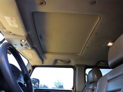 Used 2003 HUMMER H2 Base 4dr 4WD SUV w/ Preferred Equipment Group image 50