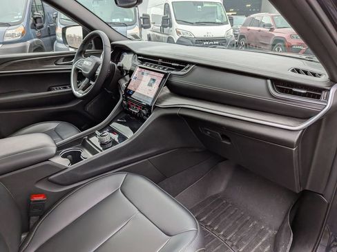 Used 2024 Jeep Grand Cherokee L Limited image 29