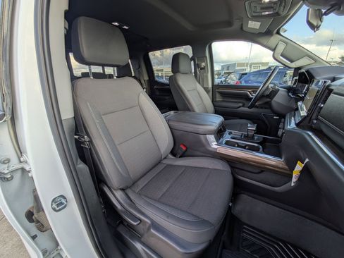 Used 2023 Chevrolet Silverado 1500 LT Trail Boss w/ Convenience Package II image 31