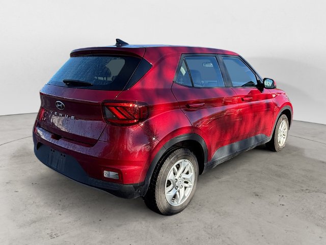 Used 2021 Hyundai Venue SE FWD image 3