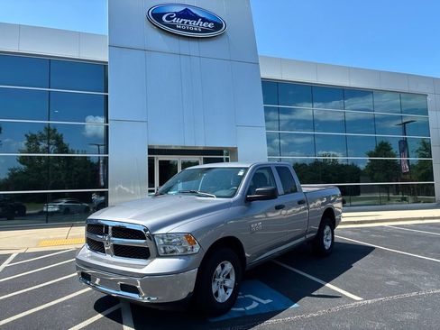 Used 2024 RAM 1500 Classic SLT AWD/4WD image 3