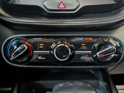 Used 2021 Kia Soul GT-Line FWD image 38