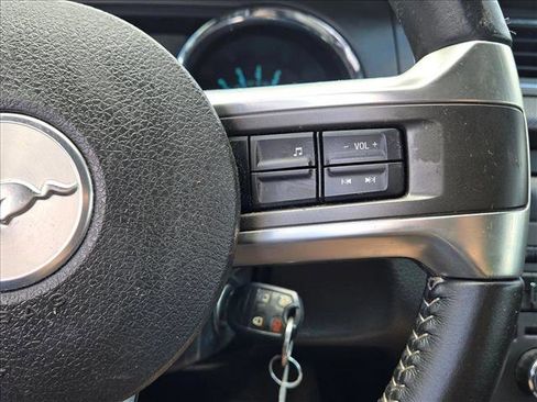 Used 2013 Ford Mustang Coupe RWD image 12