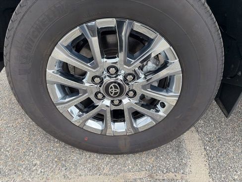 Used 2025 Toyota Tacoma Limited AWD/4WD image 22