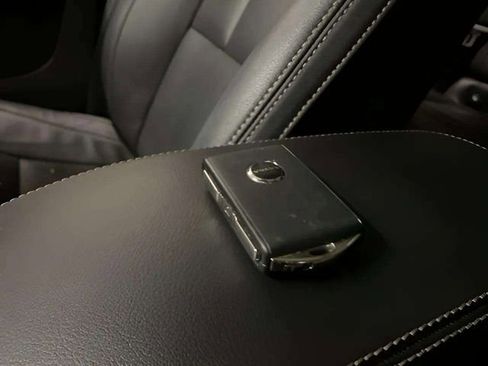 Used 2025 Volvo XC40 B5 Plus image 10