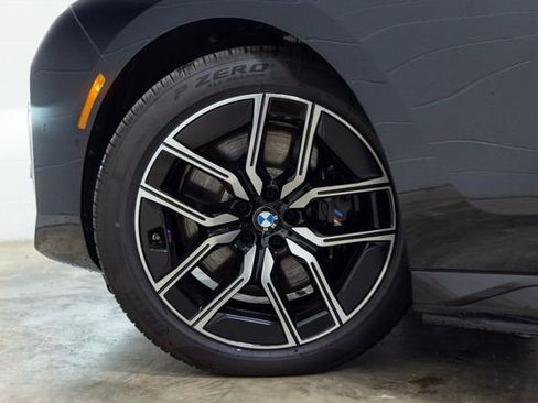 Used 2025 BMW i7 xDrive60 w/ Executive Package image 28