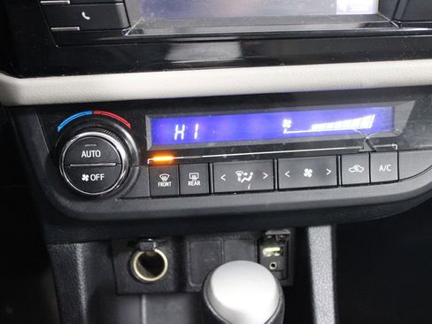 Used 2016 Toyota Corolla LE image 24