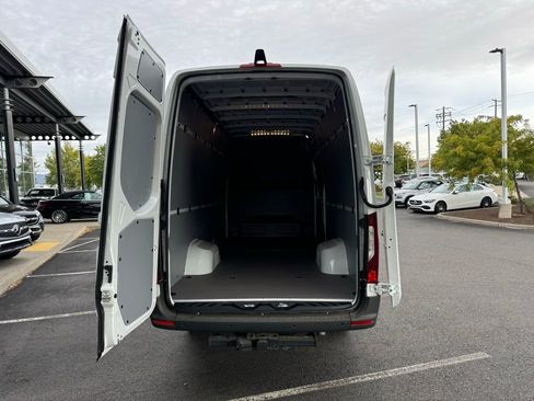 Used 2024 Mercedes-Benz Sprinter 3500 image 8