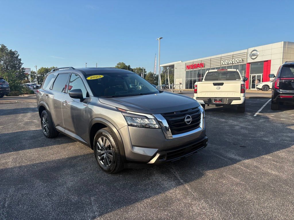 Used 2025 Nissan Pathfinder SV AWD/4WD image 2