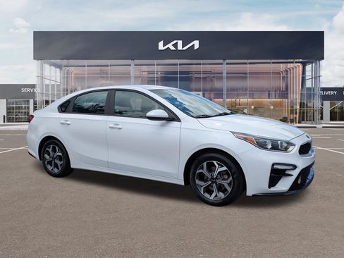 Certified 2021 Kia Forte LXS FWD image 1