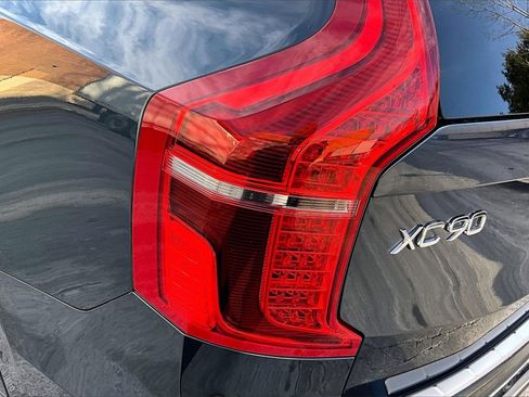 Used 2024 Volvo XC90 B6 Ultimate w/ Protection Package Premier image 23