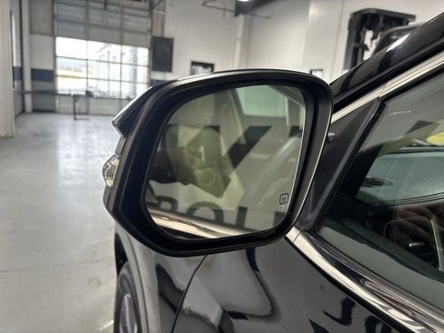 Used 2019 Toyota Highlander XLE image 12