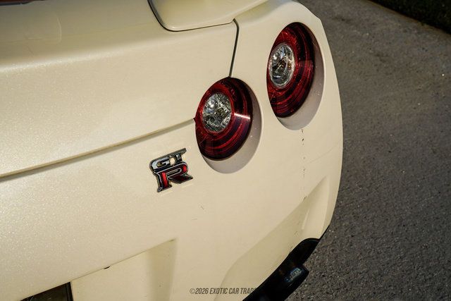Used 2016 Nissan GT-R Premium AWD/4WD image 65