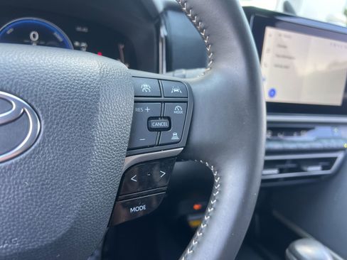 Used 2025 Toyota Camry SE w/ Convenience Package FWD image 22
