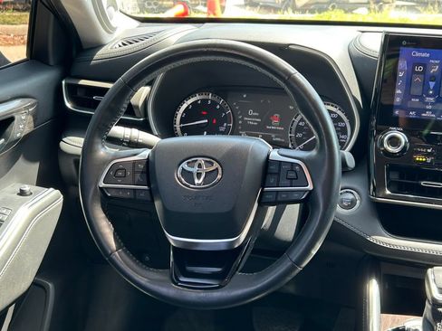 Used 2022 Toyota Highlander Limited AWD/4WD image 42