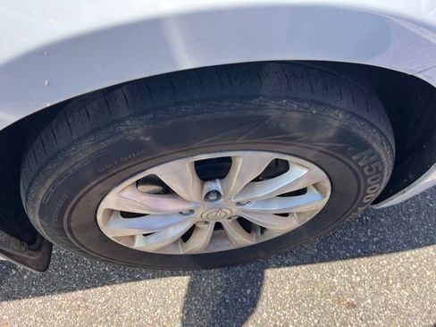Used 2018 Chrysler Pacifica Touring Plus FWD image 8