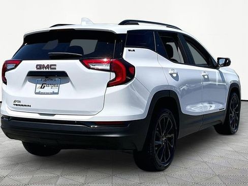 Used 2024 GMC Terrain SLE w/ Driver Convenience Package FWD image 5