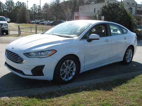 Used 2020 Ford Fusion SE image 3