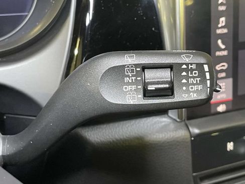 Certified 2026 Porsche Macan AWD/4WD image 40