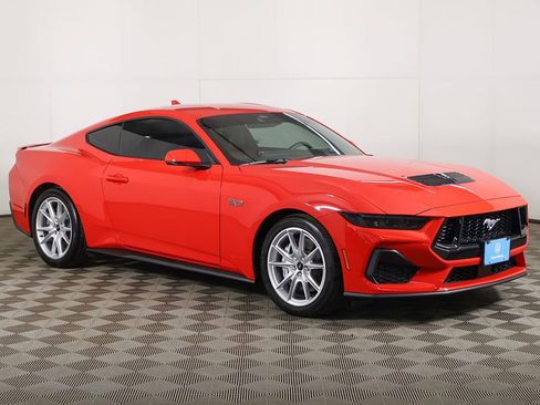 Used 2025 Ford Mustang GT Premium RWD image 2