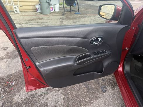 Used 2017 Nissan Versa SV image 7