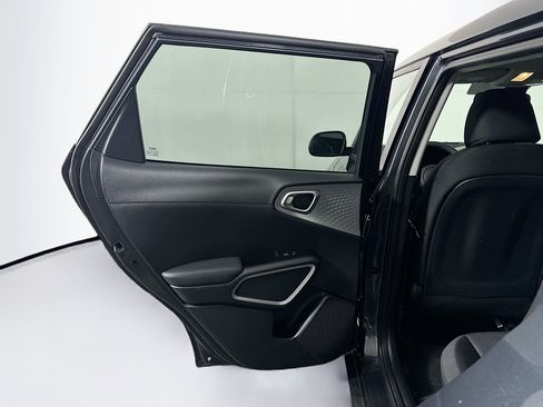 Used 2025 Kia Soul LX w/ LX Technology Package FWD image 25