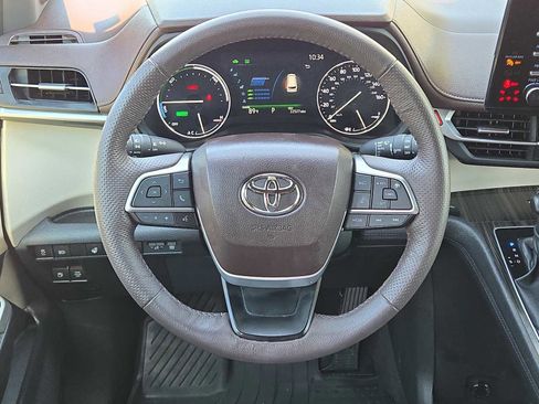 Used 2024 Toyota Sienna Platinum image 19