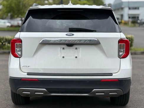 Used 2023 Ford Explorer XLT w/ Equipment Group 202A RWD image 4