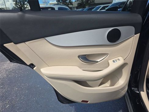 Used 2022 Mercedes-Benz GLC 300 4MATIC image 9