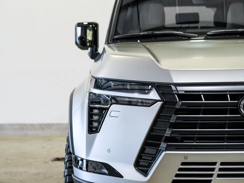 Used 2026 Lexus GX 550 image 3