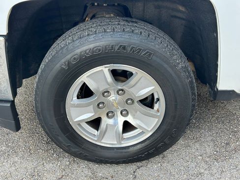 Used 2019 Chevrolet Silverado 1500 LT AWD/4WD image 18