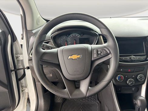 Used 2018 Chevrolet Trax LS AWD/4WD image 9