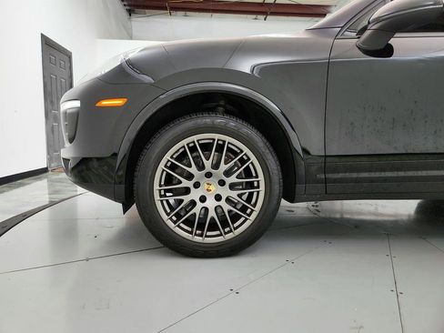 Used 2017 Porsche Cayenne Platinum Edition AWD/4WD image 33