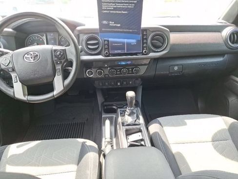 Used 2022 Toyota Tacoma TRD Sport w/ Technology Package AWD/4WD image 16