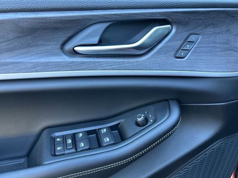 New 2025 Jeep Grand Cherokee Limited w/ Black Appearance Package image 14