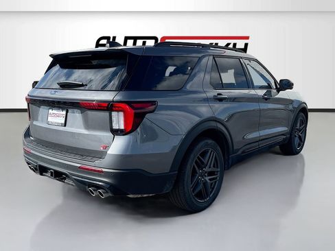 Used 2025 Ford Explorer ST image 7