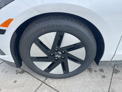 New 2025 Hyundai Ioniq 6 SE image 9