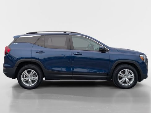 Used 2022 GMC Terrain SLE w/ Driver Convenience Package FWD image 3