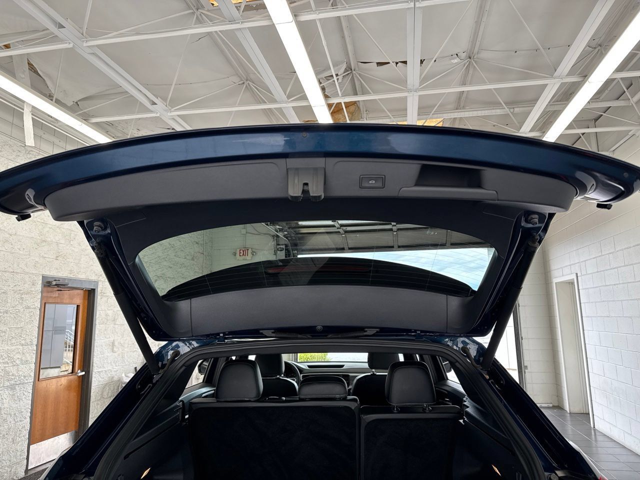 Used 2021 Volkswagen Atlas Cross Sport SE w/ Panoramic Sunroof Package AWD/4WD image 10