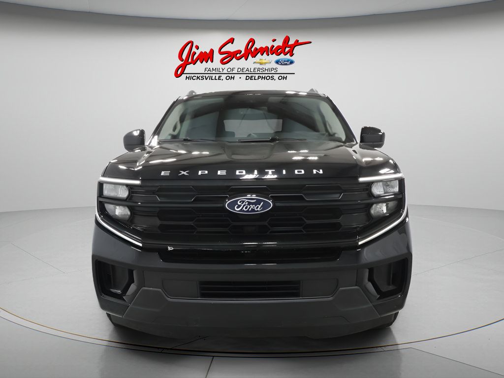 Used 2025 Ford Expedition Active AWD/4WD image 4