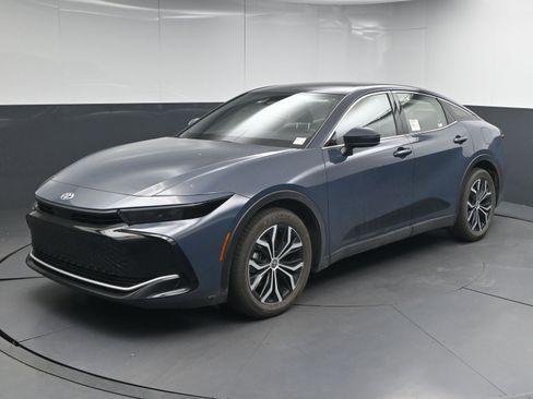 Certified 2025 Toyota Crown XLE image 4