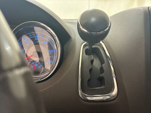 Used 2016 Chrysler Town & Country Touring w/ Driver Convenience Group FWD image 19