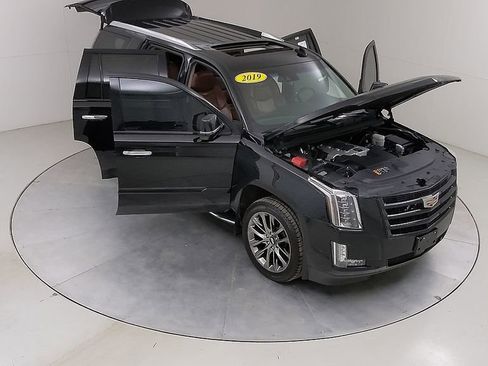Used 2019 Cadillac Escalade Premium Luxury w/ Escalade Sport Edition AWD/4WD image 49