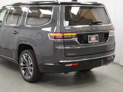 Used 2022 Jeep Grand Wagoneer Series III image 13